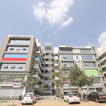 Oyo Flagship 86605 Hotel The Meriton Ahmedabad Eksteriør bilde