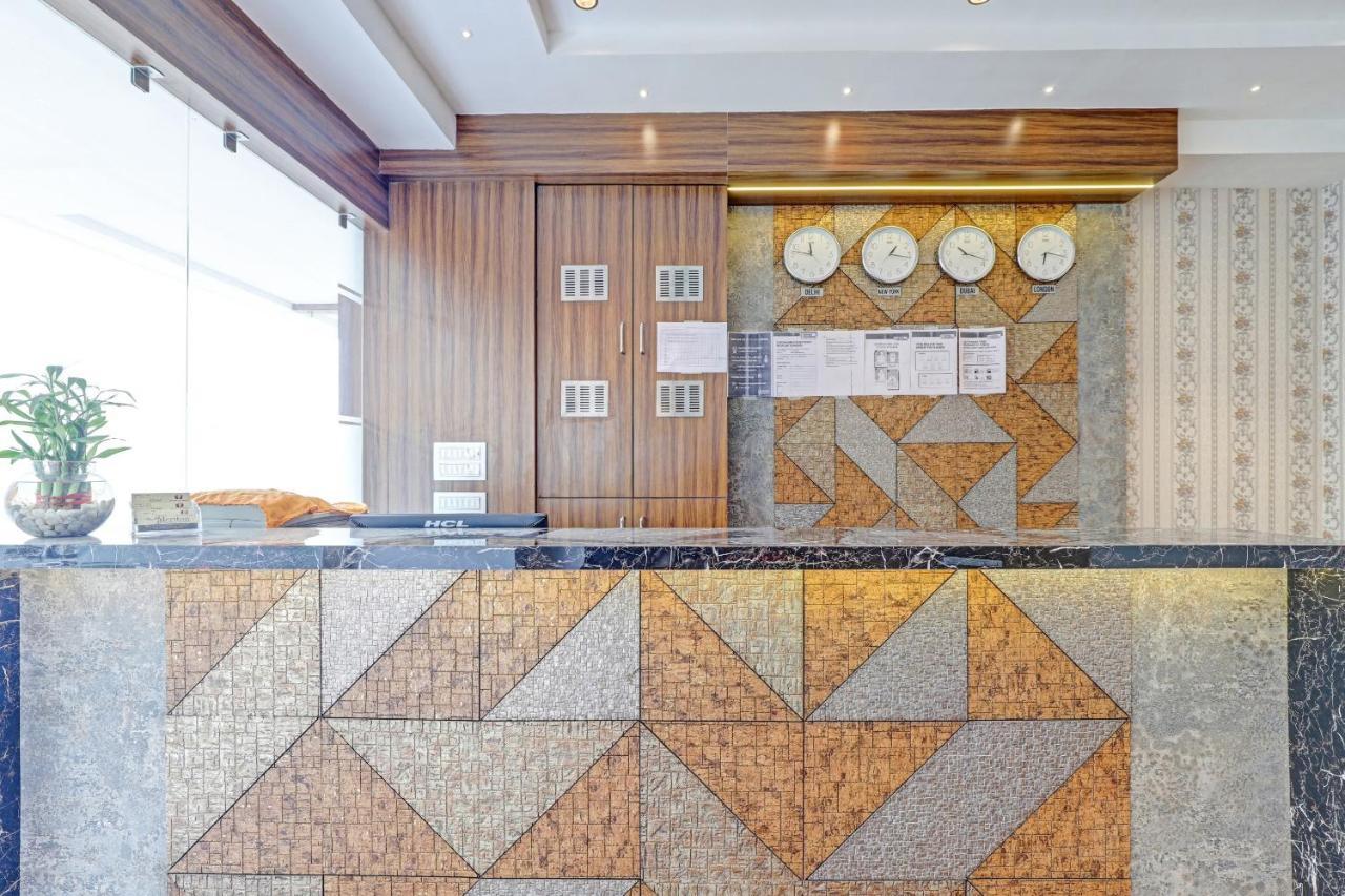 Oyo Flagship 86605 Hotel The Meriton Ahmedabad Eksteriør bilde