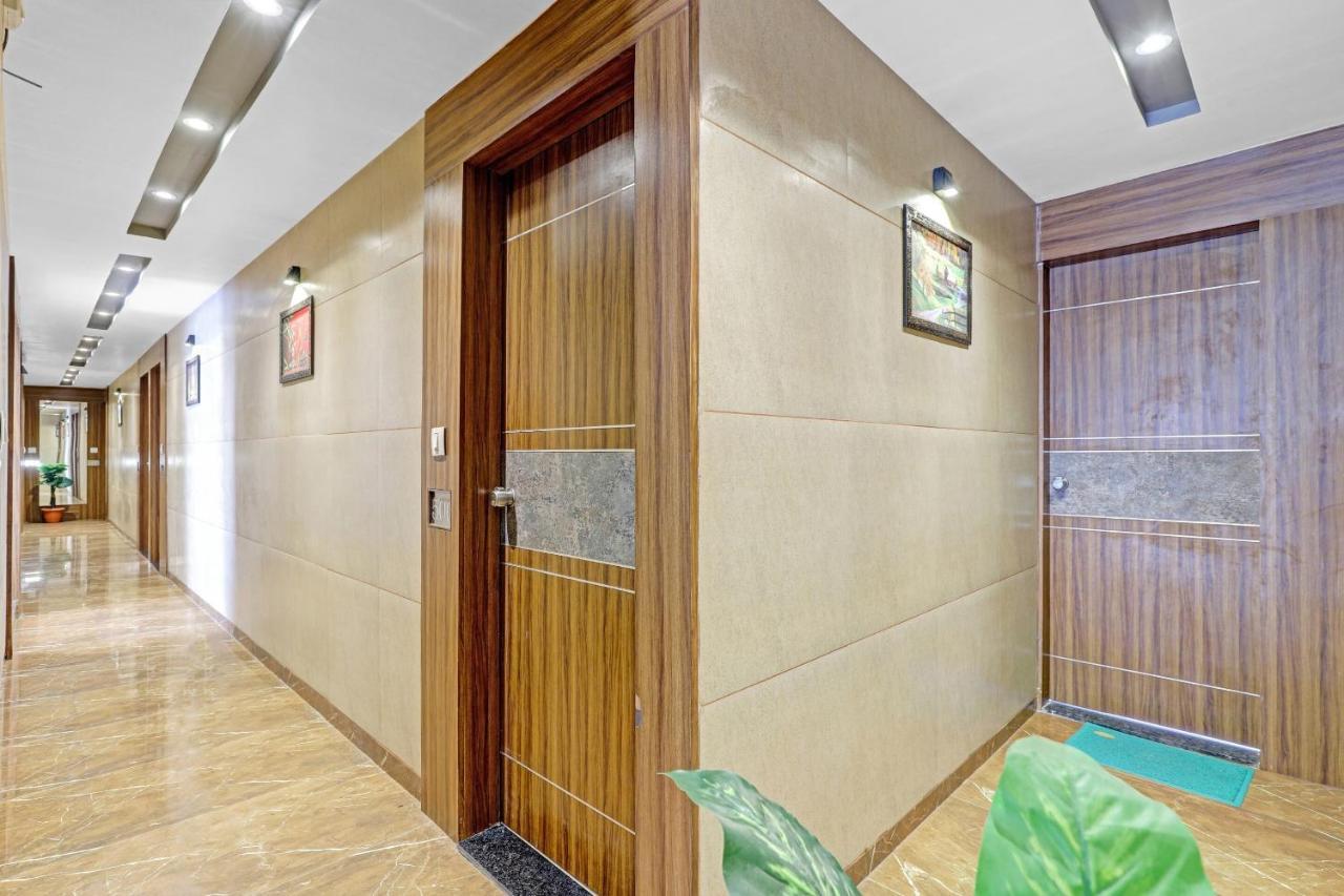 Oyo Flagship 86605 Hotel The Meriton Ahmedabad Eksteriør bilde