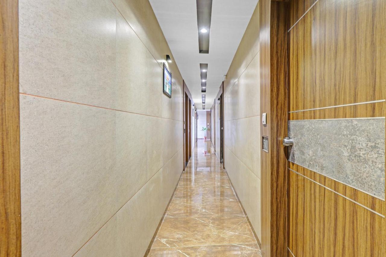 Oyo Flagship 86605 Hotel The Meriton Ahmedabad Eksteriør bilde