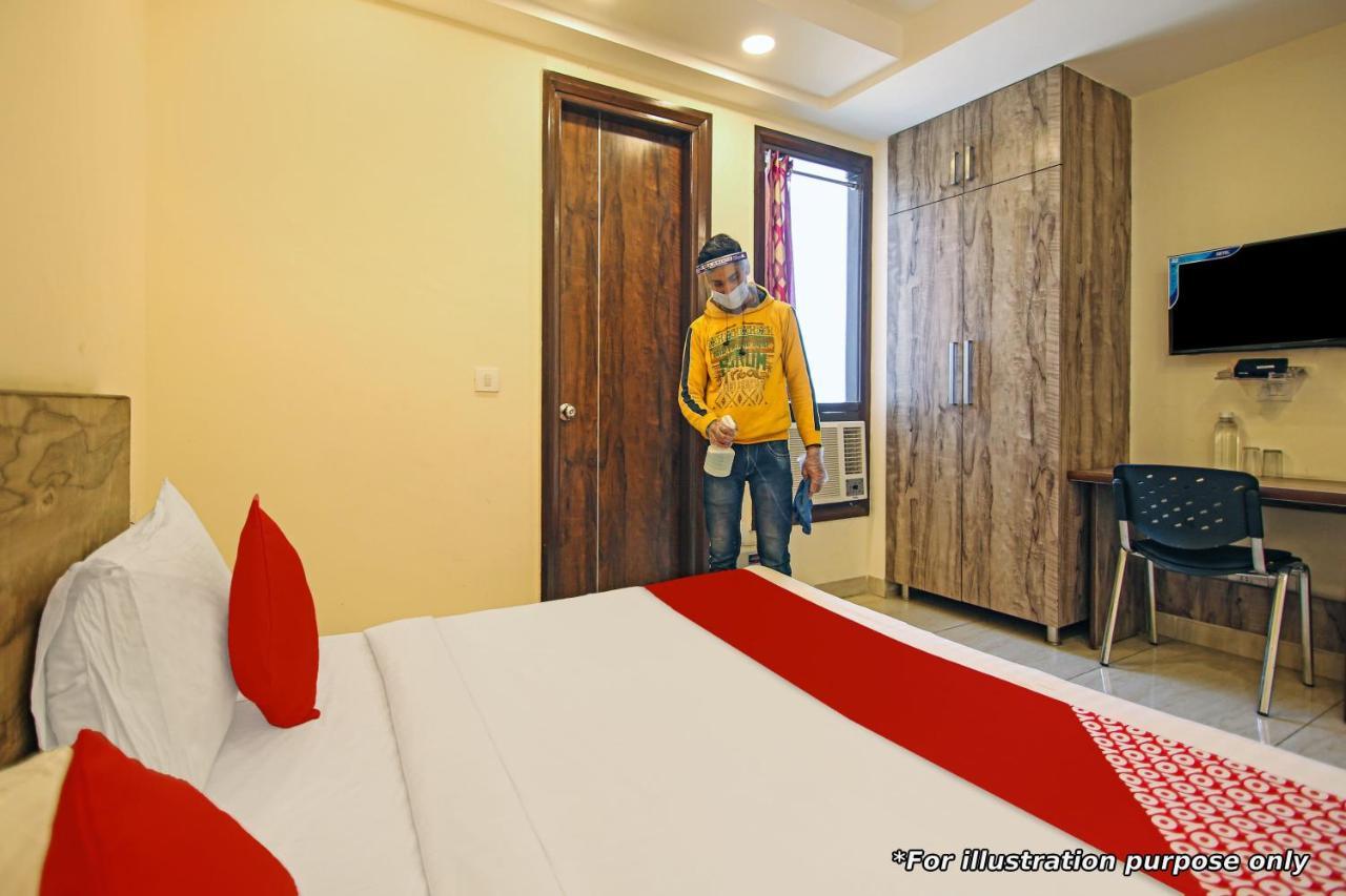 Oyo Flagship 86605 Hotel The Meriton Ahmedabad Eksteriør bilde