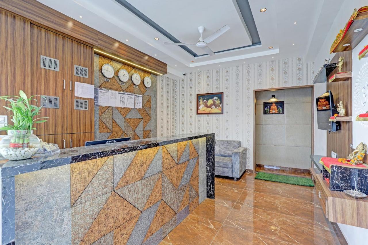 Oyo Flagship 86605 Hotel The Meriton Ahmedabad Eksteriør bilde